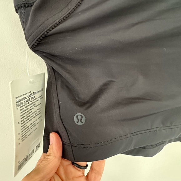 NWT LULULEMON SQUARE NECK MESH AND NULU YOGA TEE SIZE 6 BLACK
A228 - Picture 6 of 6